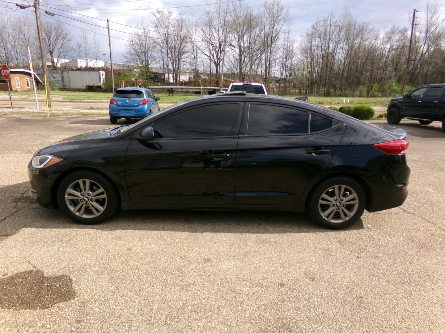 2018 Phantom Black Pearl /Gray Hyundai Elantra (5NPD84LF5JH) with an 2.0L engine, automatic transmission, located at 401 First NE, Bearden, AR, 71720, (870) 687-3414, 33.726528, -92.611519 - Photo#1